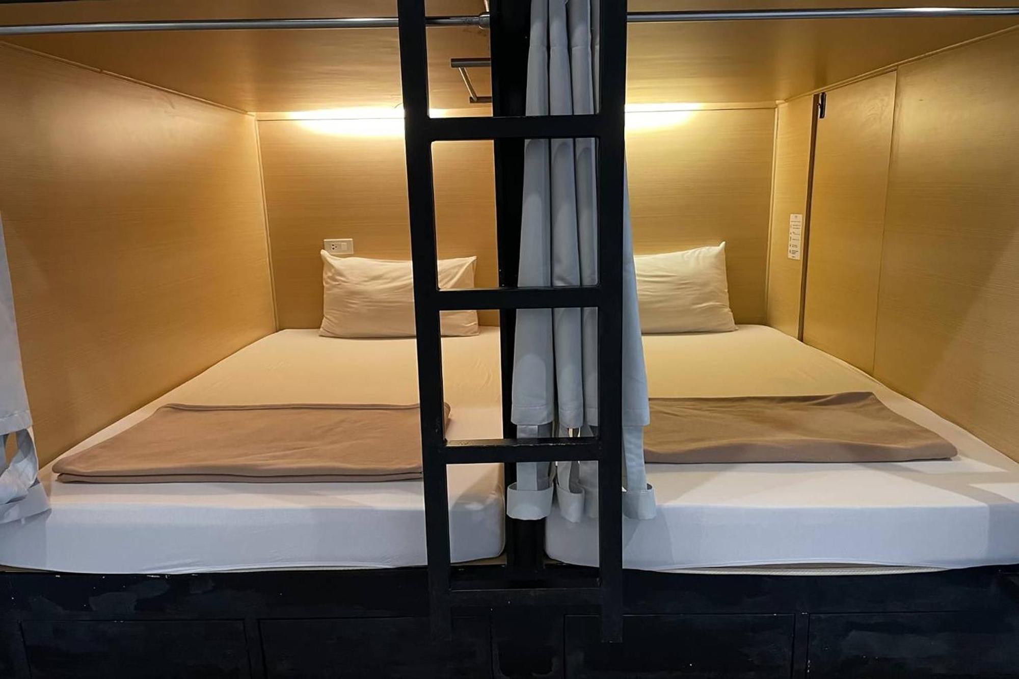 Ora Hostel Bangkok Exteriör bild